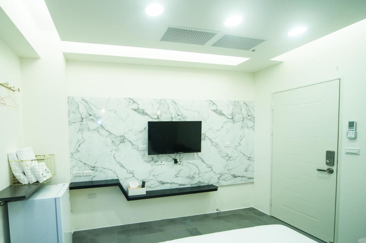 Bed and Breakfast 會呼吸的房-採自助式入住-有電梯 Huwei Zewnętrze zdjęcie